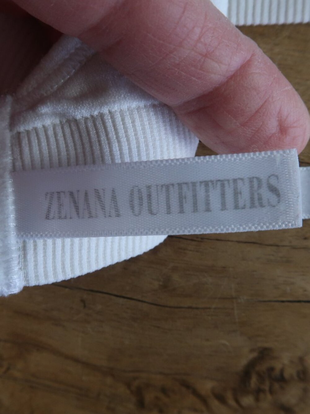ZENANA OUTFITTERS WHITE T SHIRT BRA WITH ADJUSTABLE STRAPS SIZE S/M - Picture 2 of 7